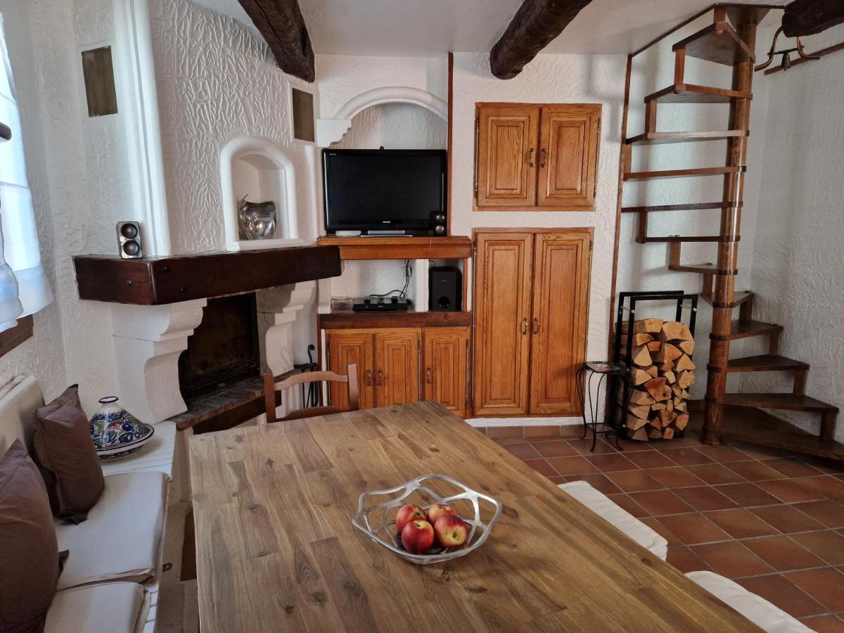 Maison La Finiere: Alpes-maritimes Village Retreat Near Isola